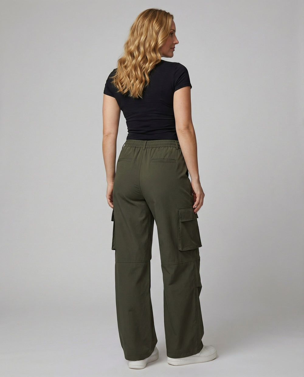 Sportive Oversize-Cargohose mit elastischem Tunnelzugbund, verstellbarem Saum und großen Klappentaschen R&B