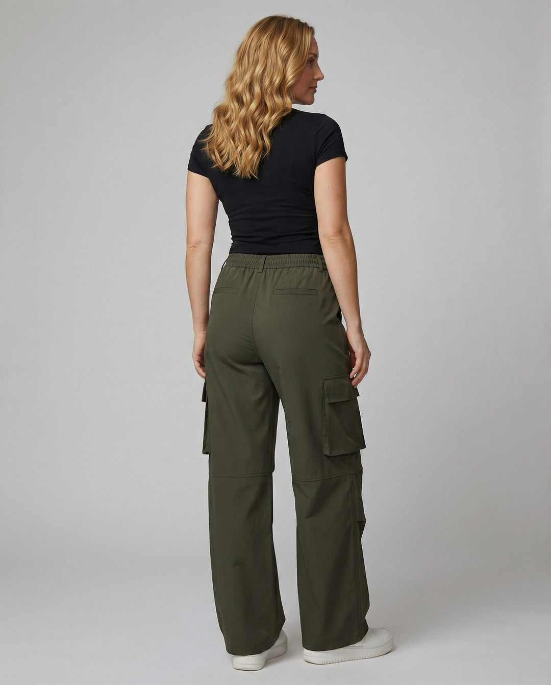Sportive Oversize-Cargohose mit elastischem Tunnelzugbund, verstellbarem Saum und großen Klappentaschen R&B