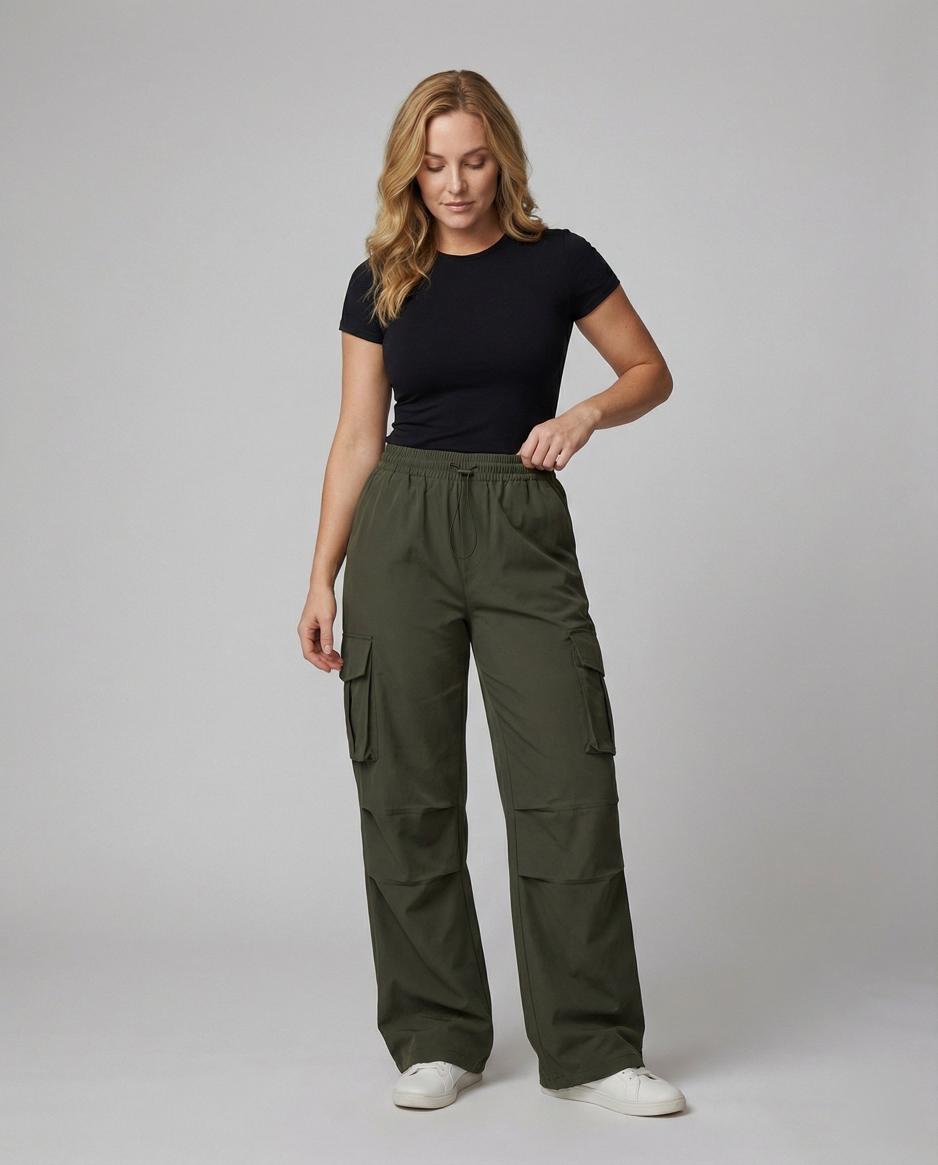 Sportive Oversize-Cargohose mit elastischem Tunnelzugbund, verstellbarem Saum und großen Klappentaschen R&B