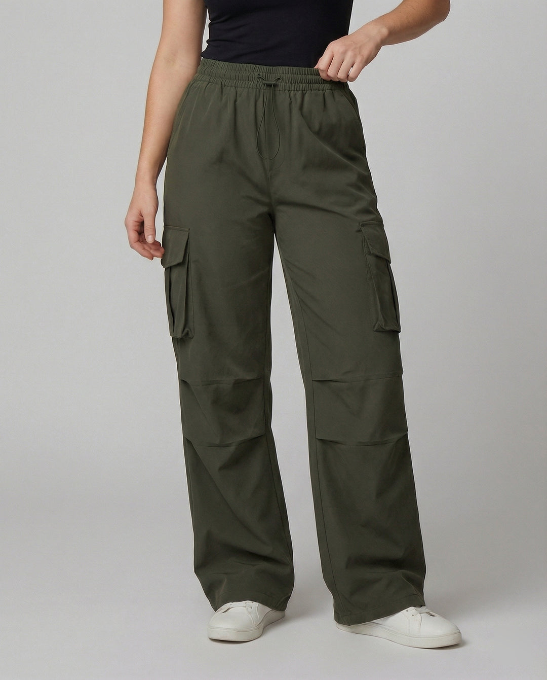 Sportive Oversize-Cargohose mit elastischem Tunnelzugbund, verstellbarem Saum und großen Klappentaschen R&B