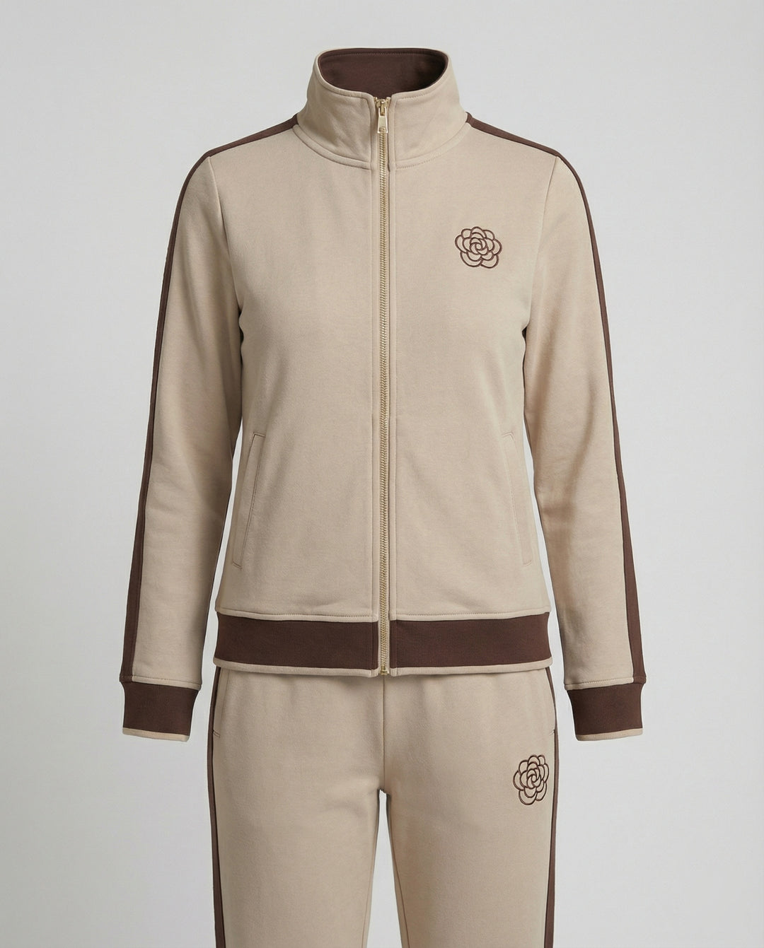 Sportlich-elegantes Freizeitset mit Stehkragen-Reißjacke, kontrastierenden Seitenstreifen und gerader Komforthose R&B
