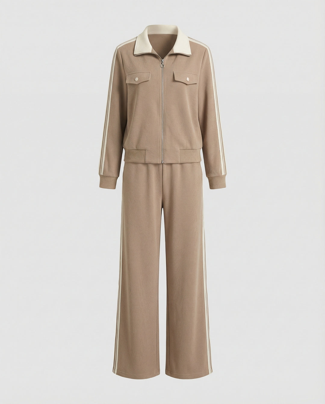 Sportlich-elegantes Strick-Ensemble mit Reißverschlussjacke, Pattentaschen, Kontrastkragen und weitem Hosenbein R&B