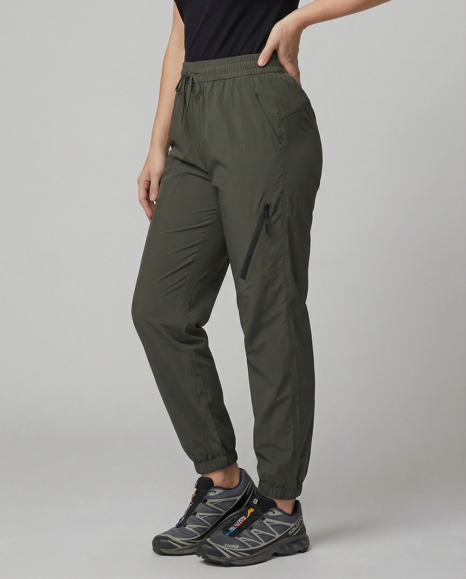 Sportliche Trekking-Cargohose mit überlappenden Klappentaschen und elastischem Knöchelabschluss R&B