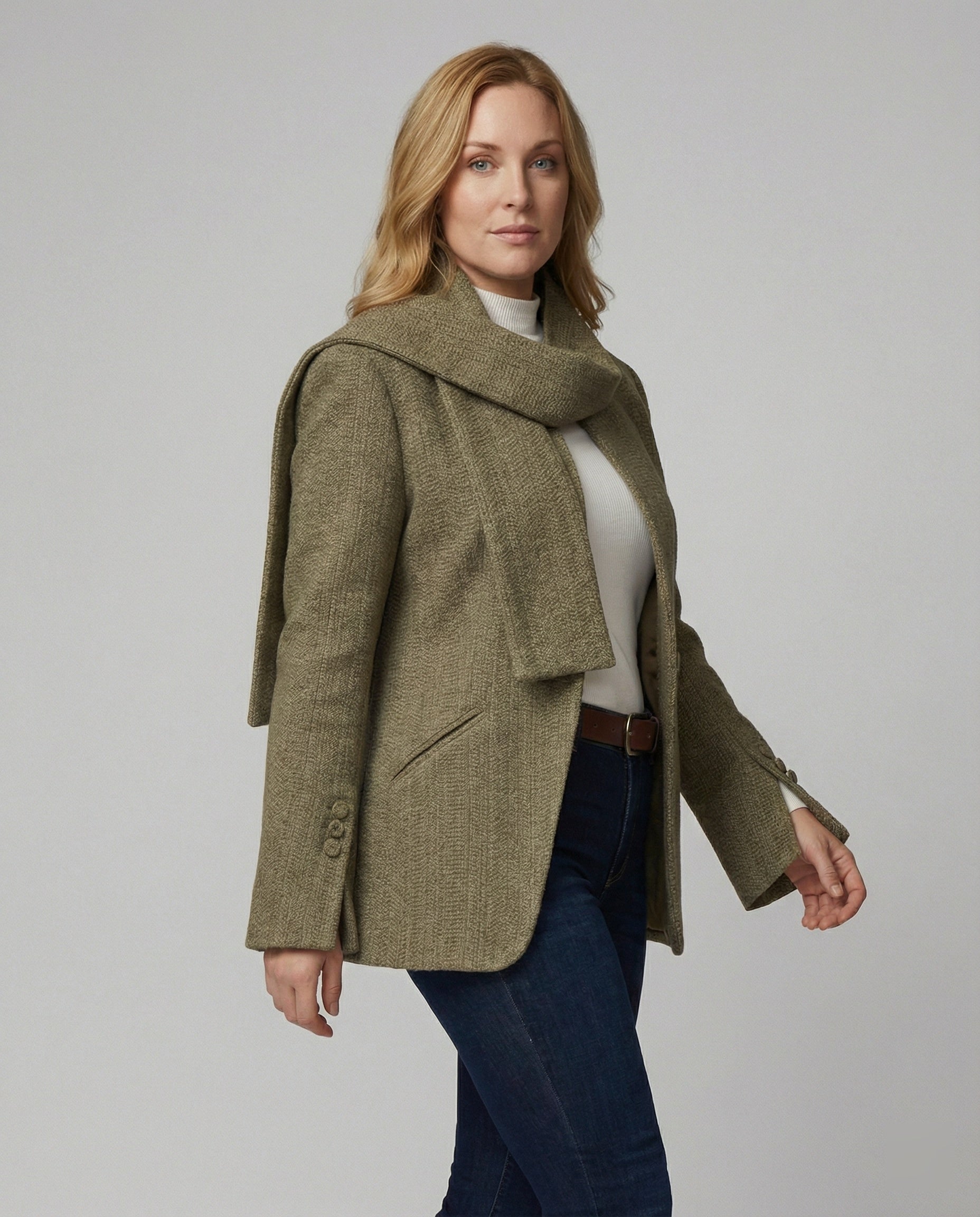 Strukturierter Strickblazer mit Schluppe und tailliertem Schnitt R&B