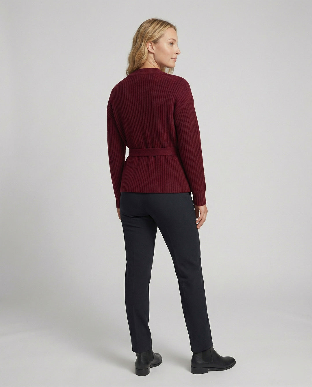 Taillierter Strukturstrick-Cardigan mit Bindegürtel asymmetrischer Knopfleiste und aufgesetzten Taschen R&B