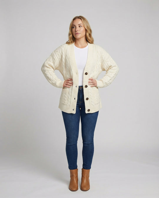 Übergroßer Zopfmuster-Cardigan mit V-Ausschnitt und markanter Knopfleiste R&B