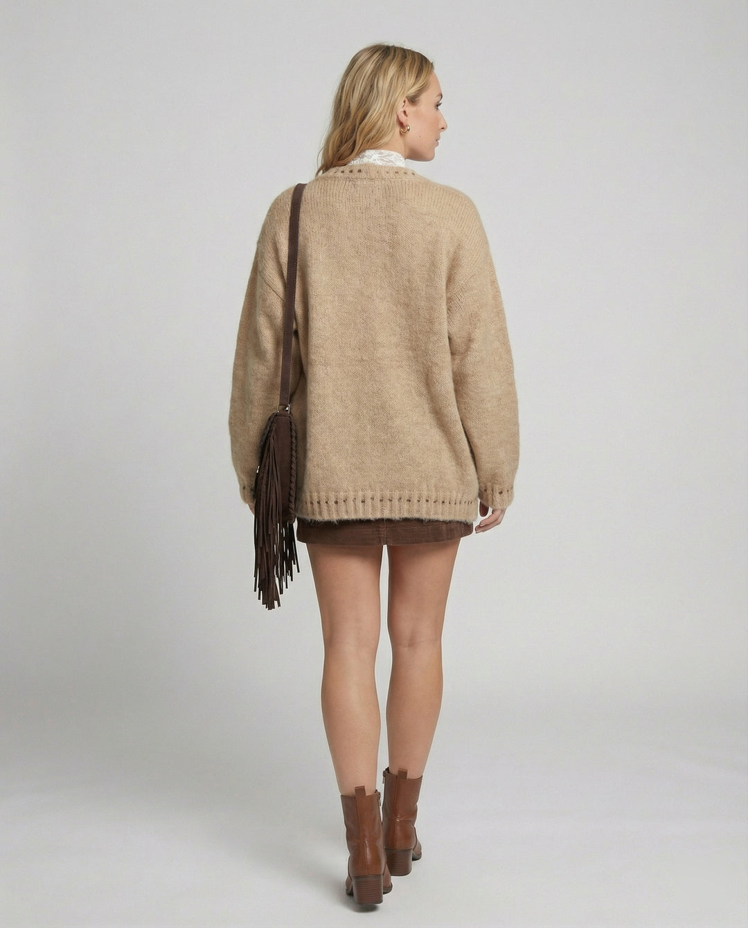Weicher Mohair-Mix-Cardigan mit dekorativer Lochpasse, überlangen Ärmeln und aufgesetzten Taschen R&B
