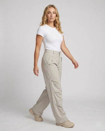 Weit geschnittene hochtaillierte Statement-Hose mit asymmetrischen Paneel-Falten und Zierdruckknöpfen R&B