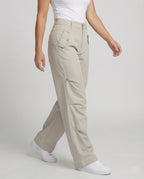 Weit geschnittene hochtaillierte Statement-Hose mit asymmetrischen Paneel-Falten und Zierdruckknöpfen R&B