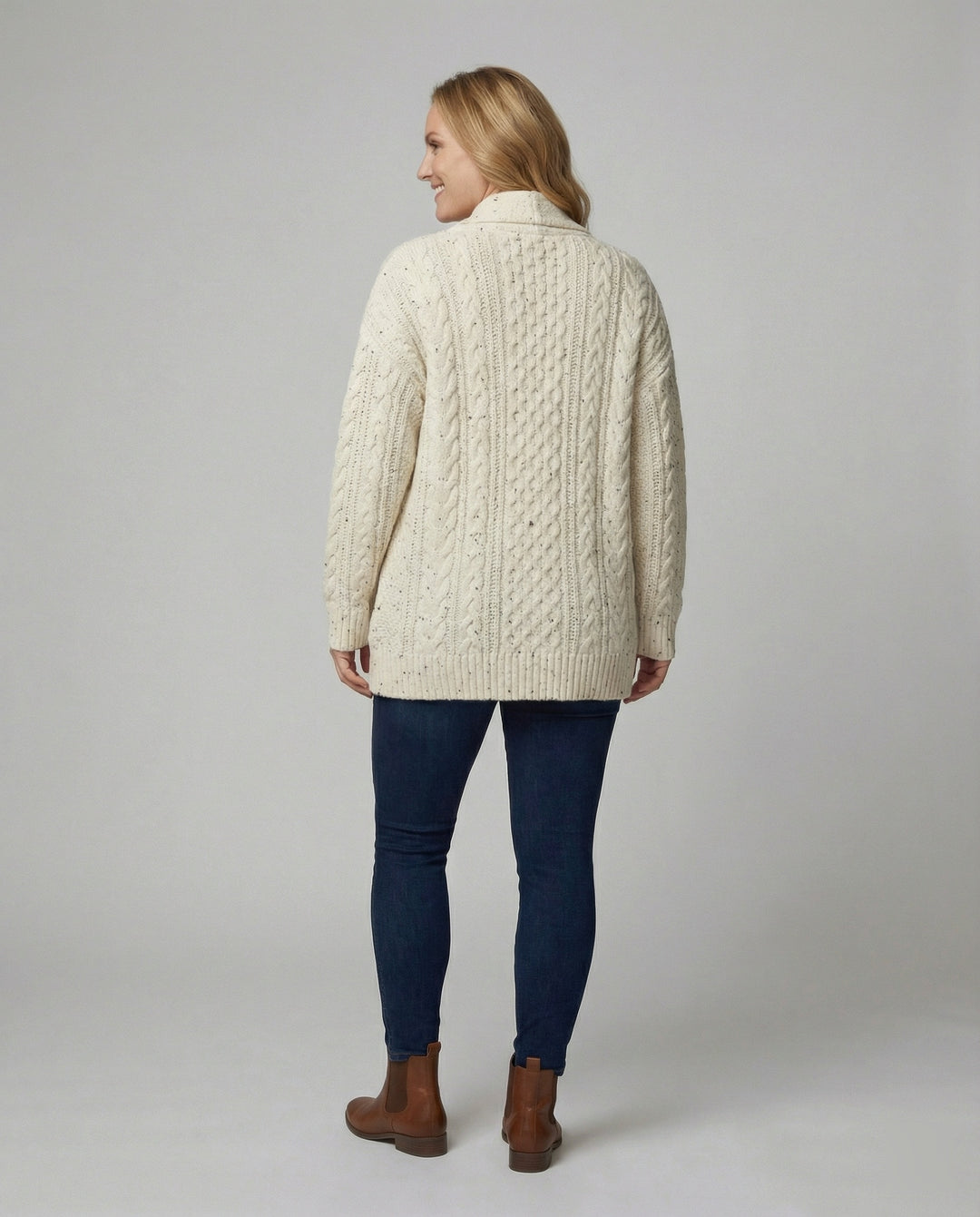 Grobstrickcardigan mit Zopfmuster Eingrifftaschen und Zierknopfleiste R&B