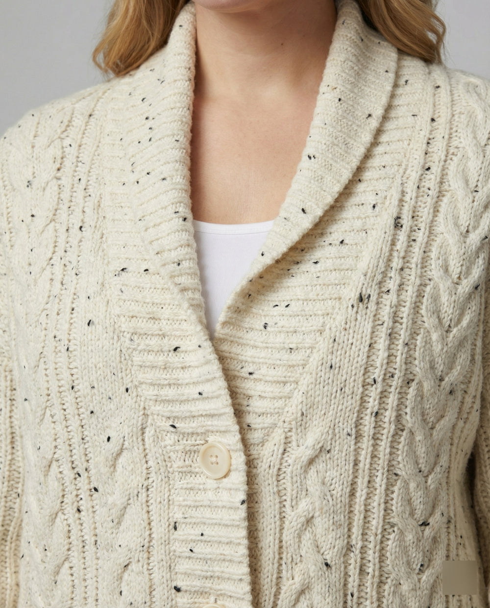 Grobstrickcardigan mit Zopfmuster Eingrifftaschen und Zierknopfleiste R&B