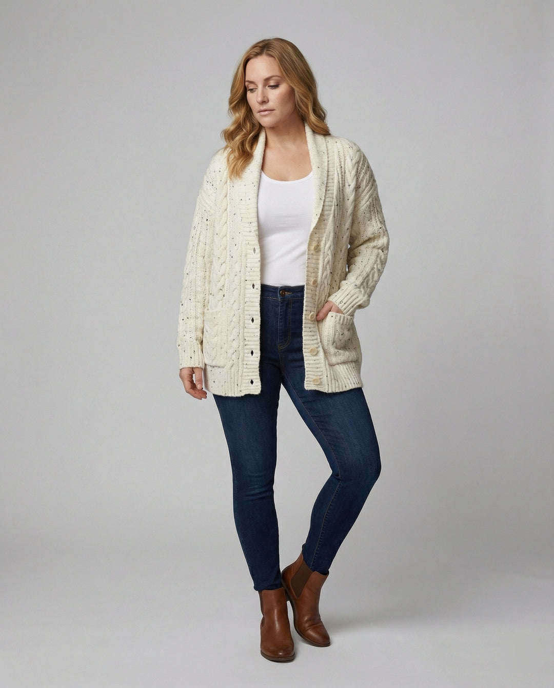 Grobstrickcardigan mit Zopfmuster Eingrifftaschen und Zierknopfleiste R&B