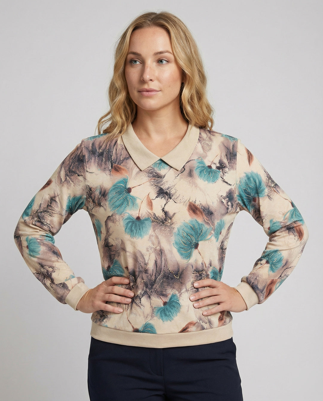 Weit geschnittenes Sweatshirt mit Polokragen und floralem Aquarellprint R&B