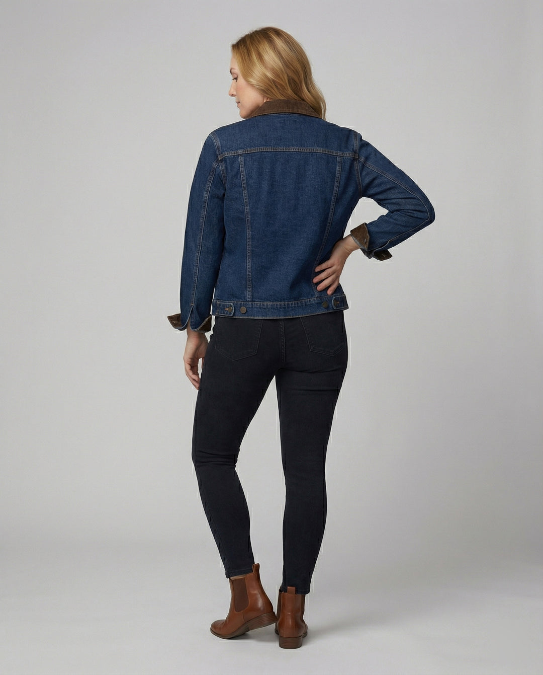 Weite Jeansjacke mit Cordkragen, Druckknopfverschluss und legerer Silhouette R&B