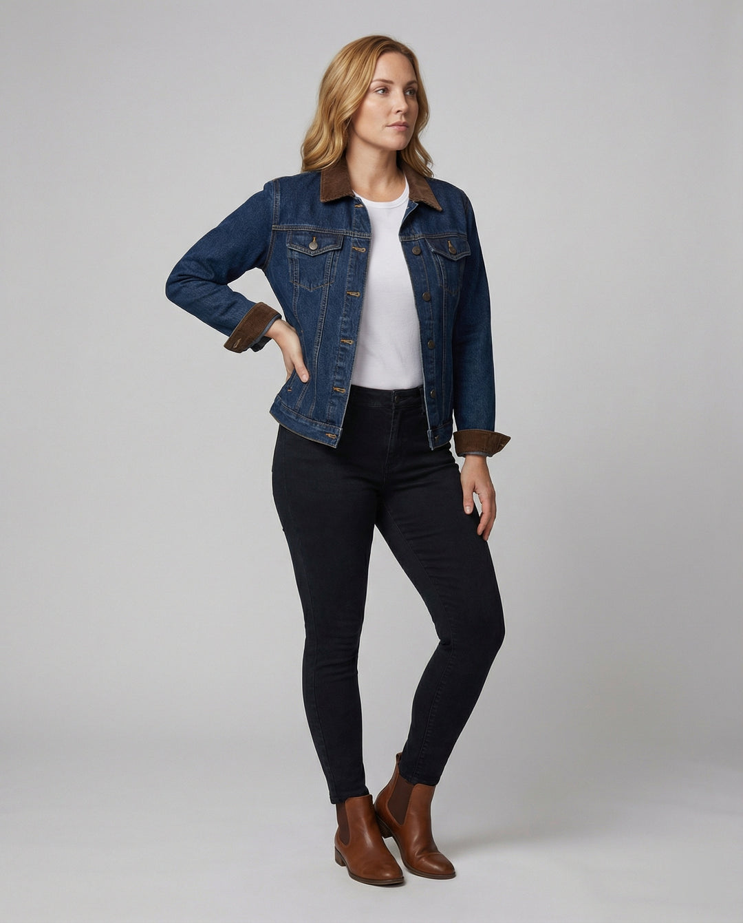 Weite Jeansjacke mit Cordkragen, Druckknopfverschluss und legerer Silhouette R&B