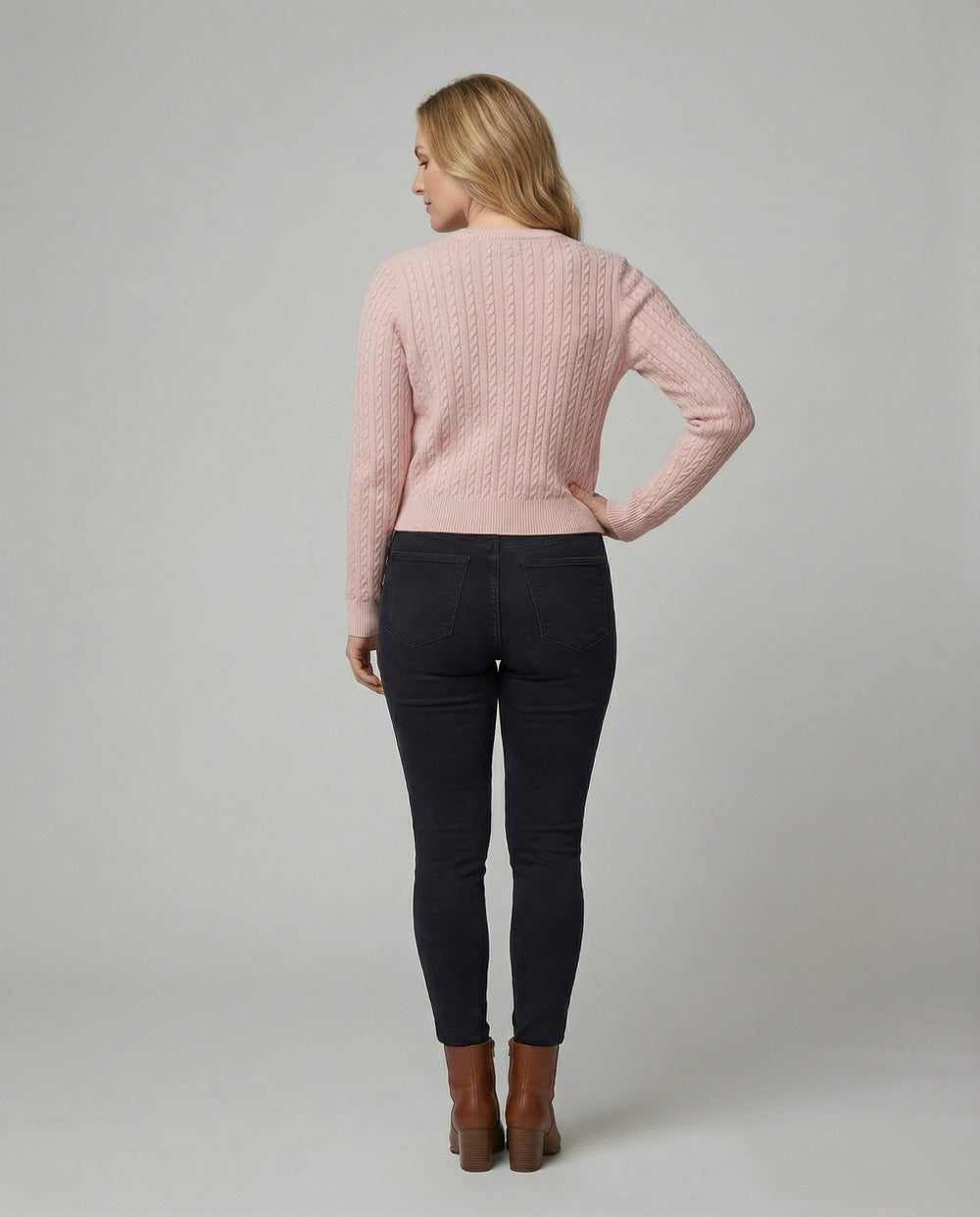 Zartes Spitzencami aus Feinstrick mit V-Ausschnitt und Rippbund R&B