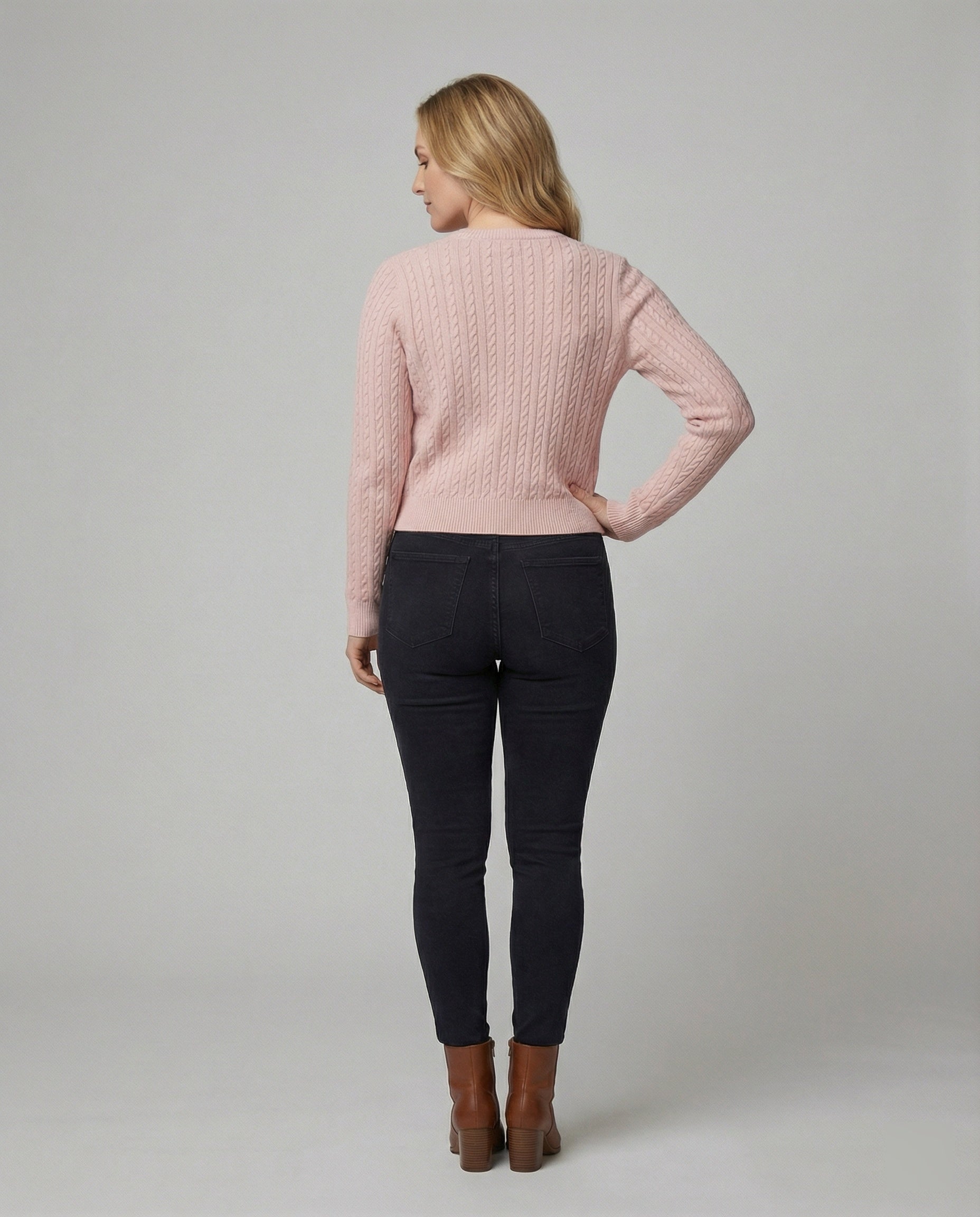 Zartes Spitzencami aus Feinstrick mit V-Ausschnitt und Rippbund R&B