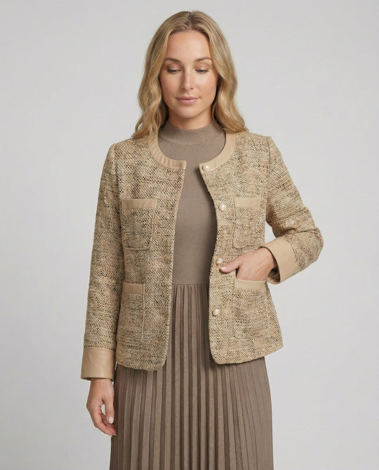 Zweiteiliges Ensemble Boucléjacke mit Rundhalsausschnitt und plissiertem Midikleid