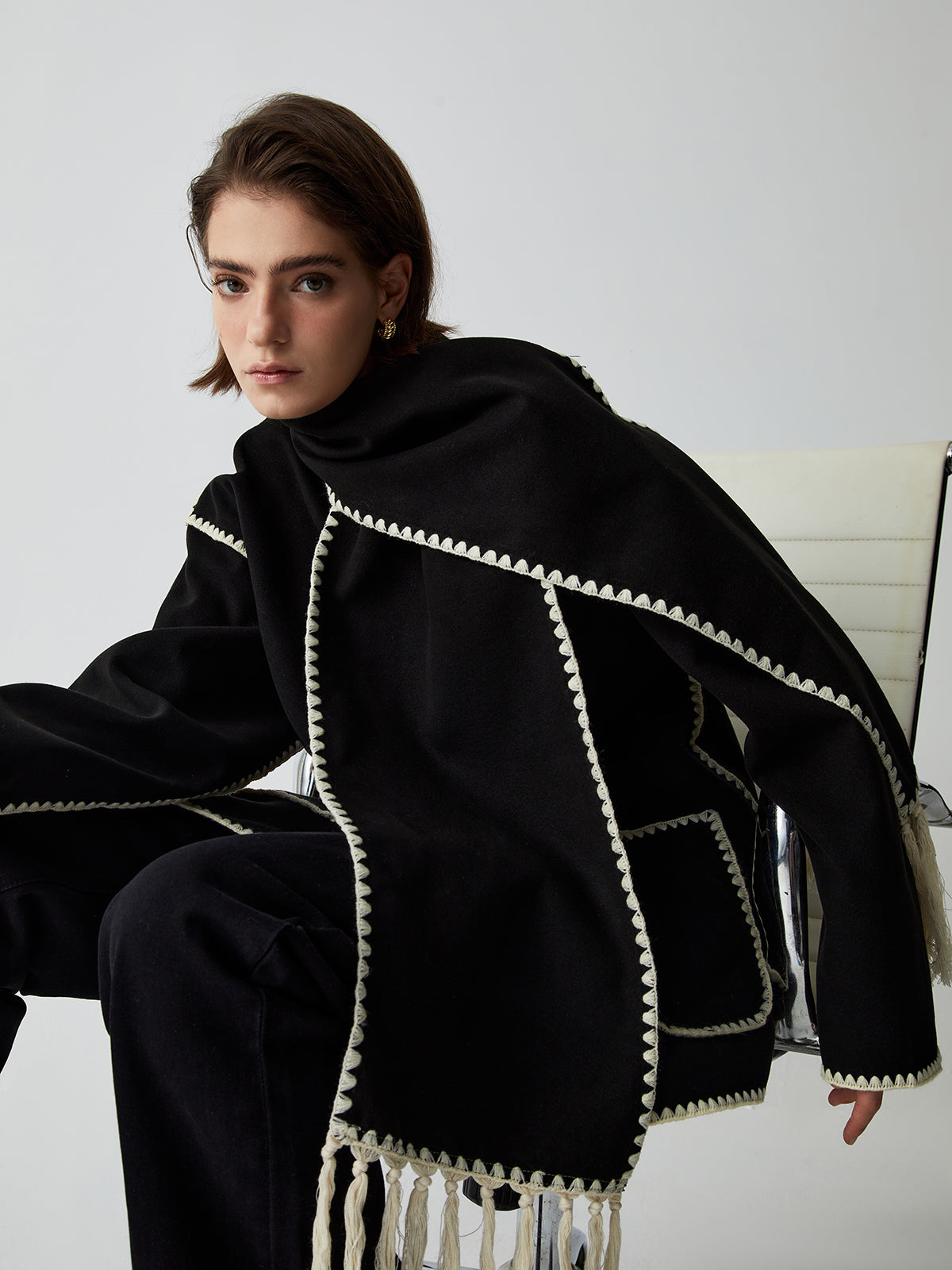 R&B | Damenjacke mit kontrastierenden Paspeln und eleganter Schal Alesha