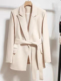Blazer mit Taillengürtel und Taschen | Emilia
