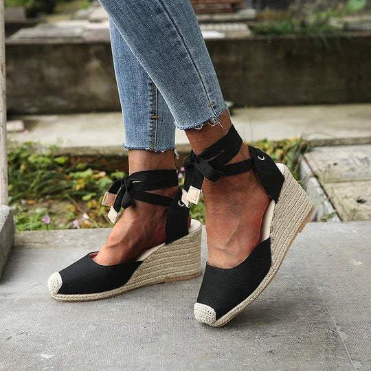 Damen-Sandalen mit hohem Absatz und Spitze