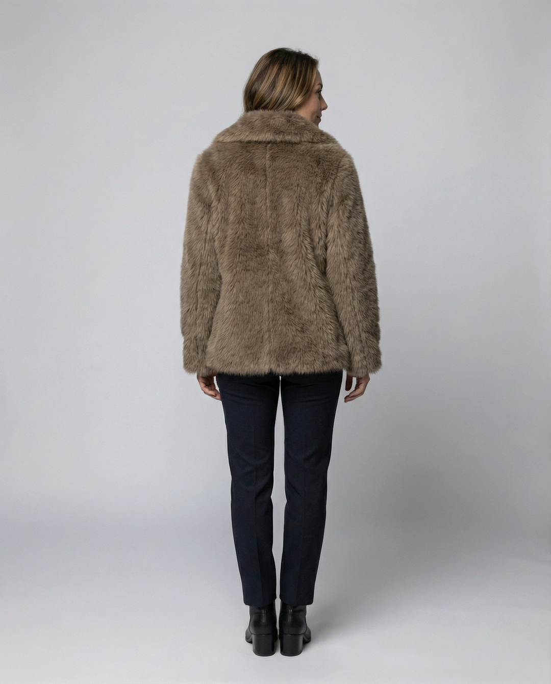 R&B | Damen Kurze Jacke Aus Weichem Kunstfell mit Lockerer Passform