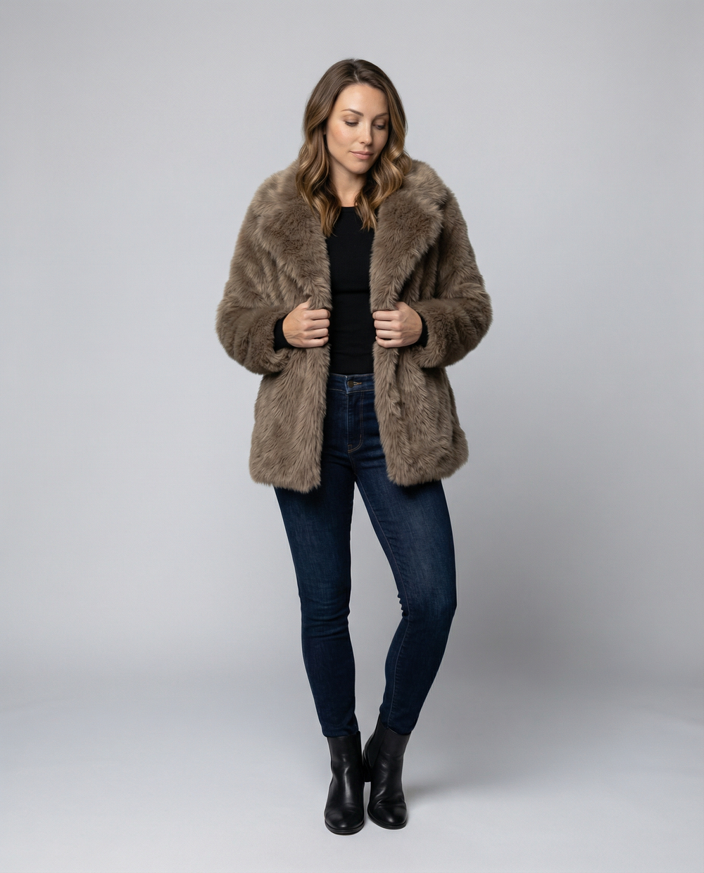 R&B | Damen Kurze Jacke Aus Weichem Kunstfell mit Lockerer Passform