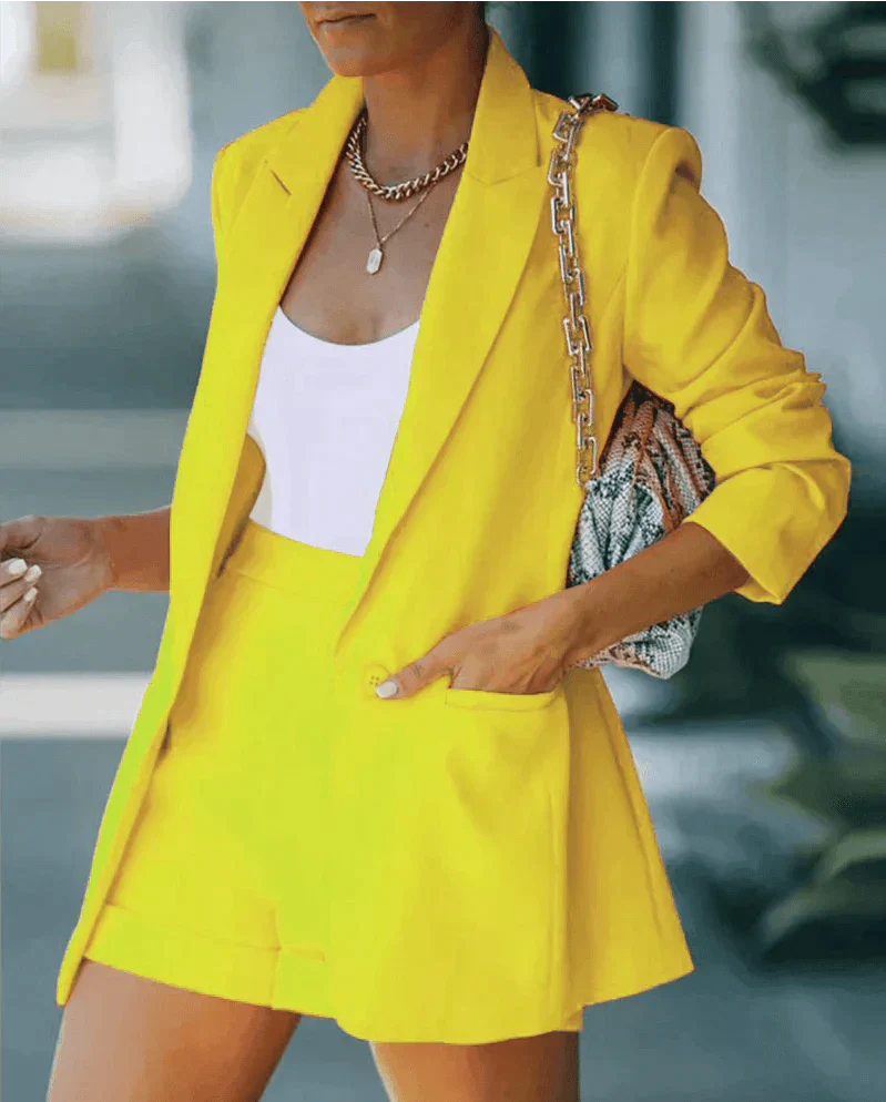 R&BMode - Stilvolles Set Bestehend Aus Edlem Blazer Und Lässigen Shorts
