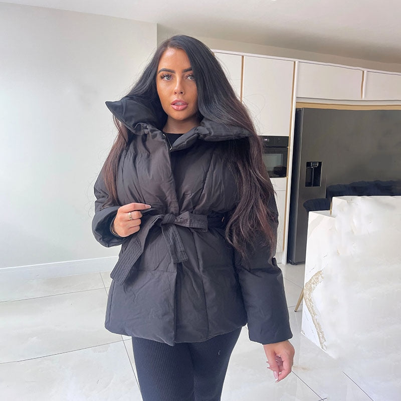 R&B | Damen Dicke Winterjacke mit Gürtel und Hohem Kragen