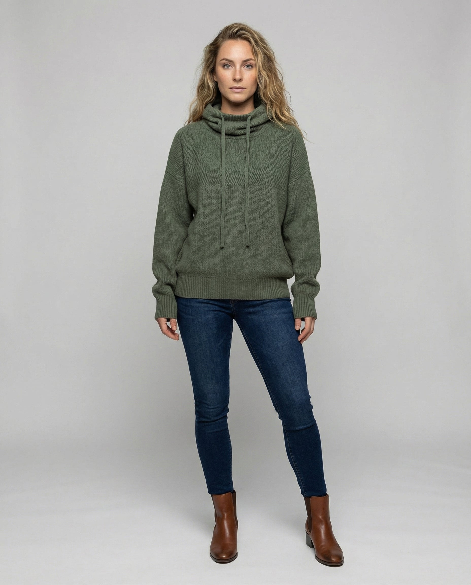 Lässiger, stilvoller Pullover mit Stapelkragen | R&B