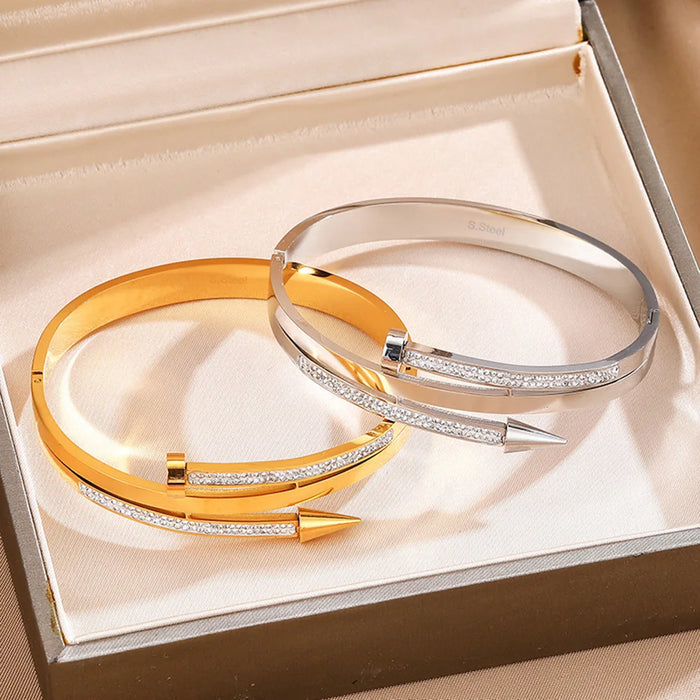 Doppellagiges Armband mit Strassverzierung