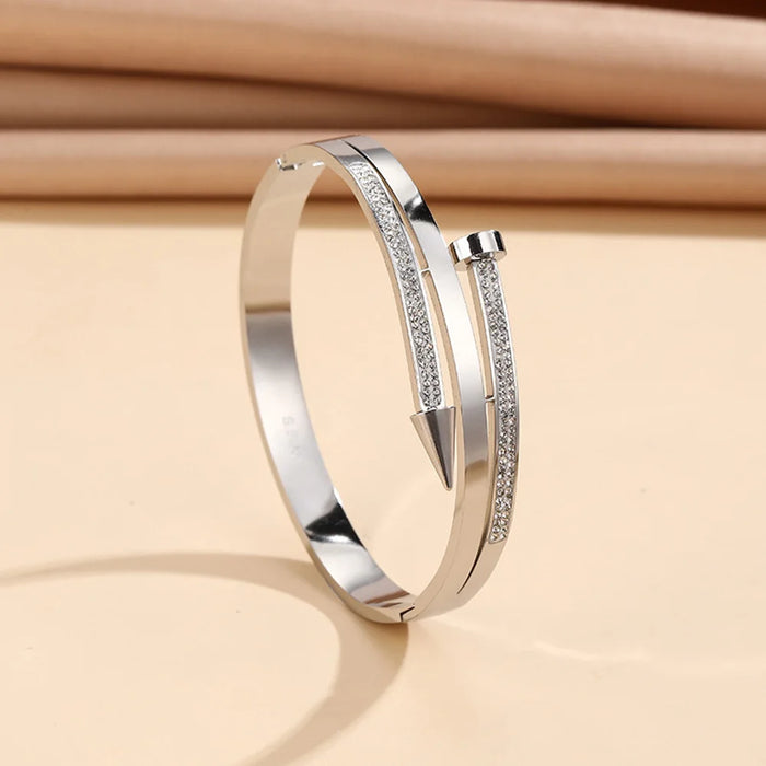 Doppellagiges Armband mit Strassverzierung
