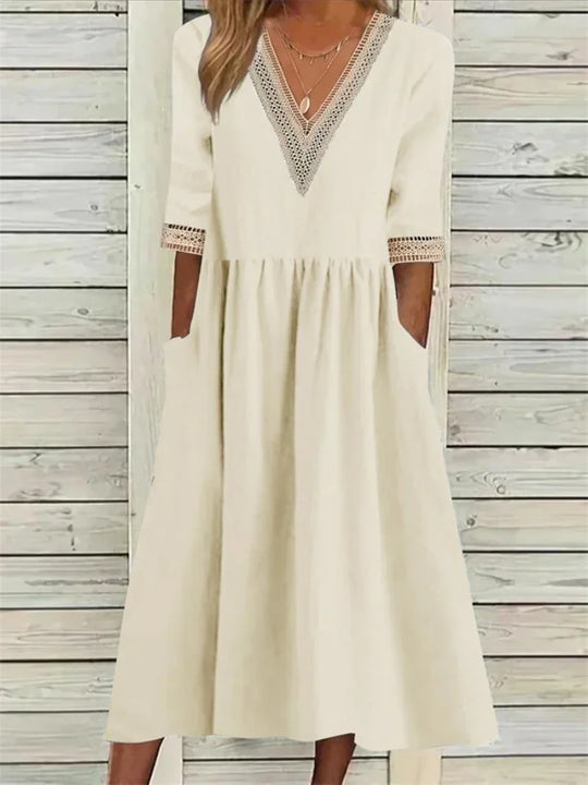 Kleid mit Spitzenverzierung und halben Ärmeln