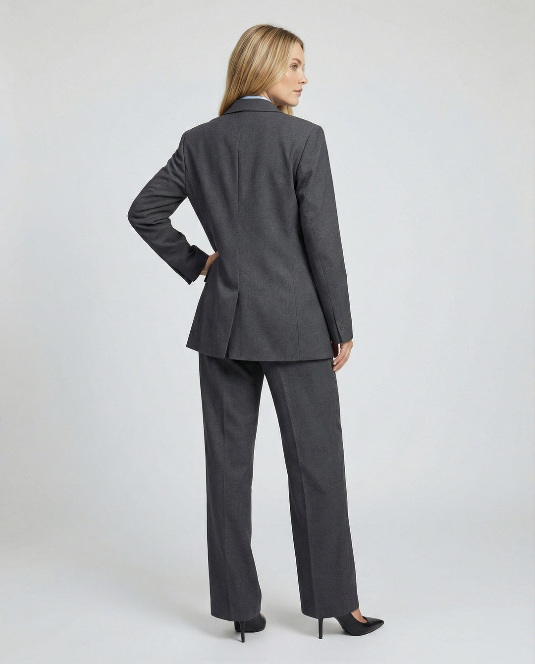 Eleganter grauer Damen Hosenanzug für Business und professionelle Vorstellungsgespräche