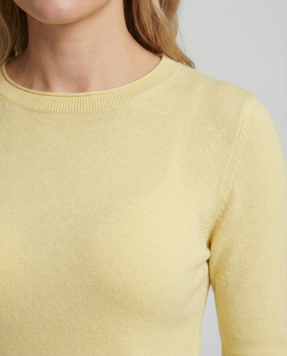 Enganliegender Damen Strickpullover mit Stehkragen in modernen Unifarben