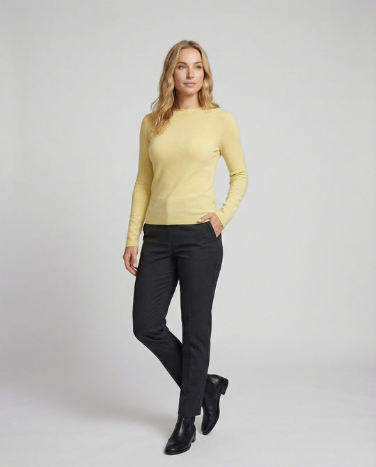 Enganliegender Damen Strickpullover mit Stehkragen in modernen Unifarben