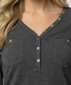 Figurbetontes Damen Langarmshirt mit V-Ausschnitt für Herbst und Frühling