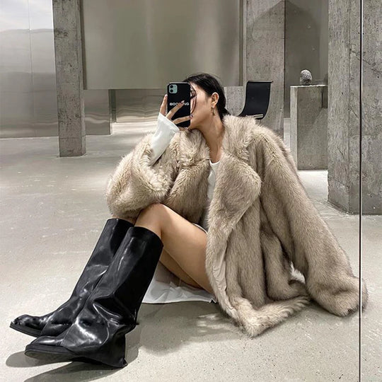 R&B | Exklusiver Damen Pelzmantel mit urbanem Flair - Wintersaison 2024