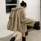 EB | Exklusiver Damen Pelzmantel mit urbanem Flair - Wintersaison 2024
