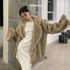 EB | Exklusiver Damen Pelzmantel mit urbanem Flair - Wintersaison 2024