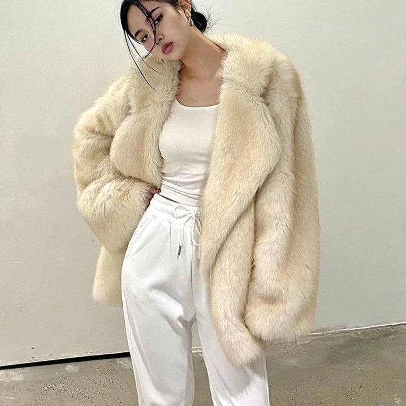 R&B | Exklusiver Damen Pelzmantel mit urbanem Flair - Wintersaison 2024