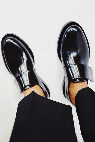 Formelle Slipper - Glänzende schwarze flache Damenschuhe R&B