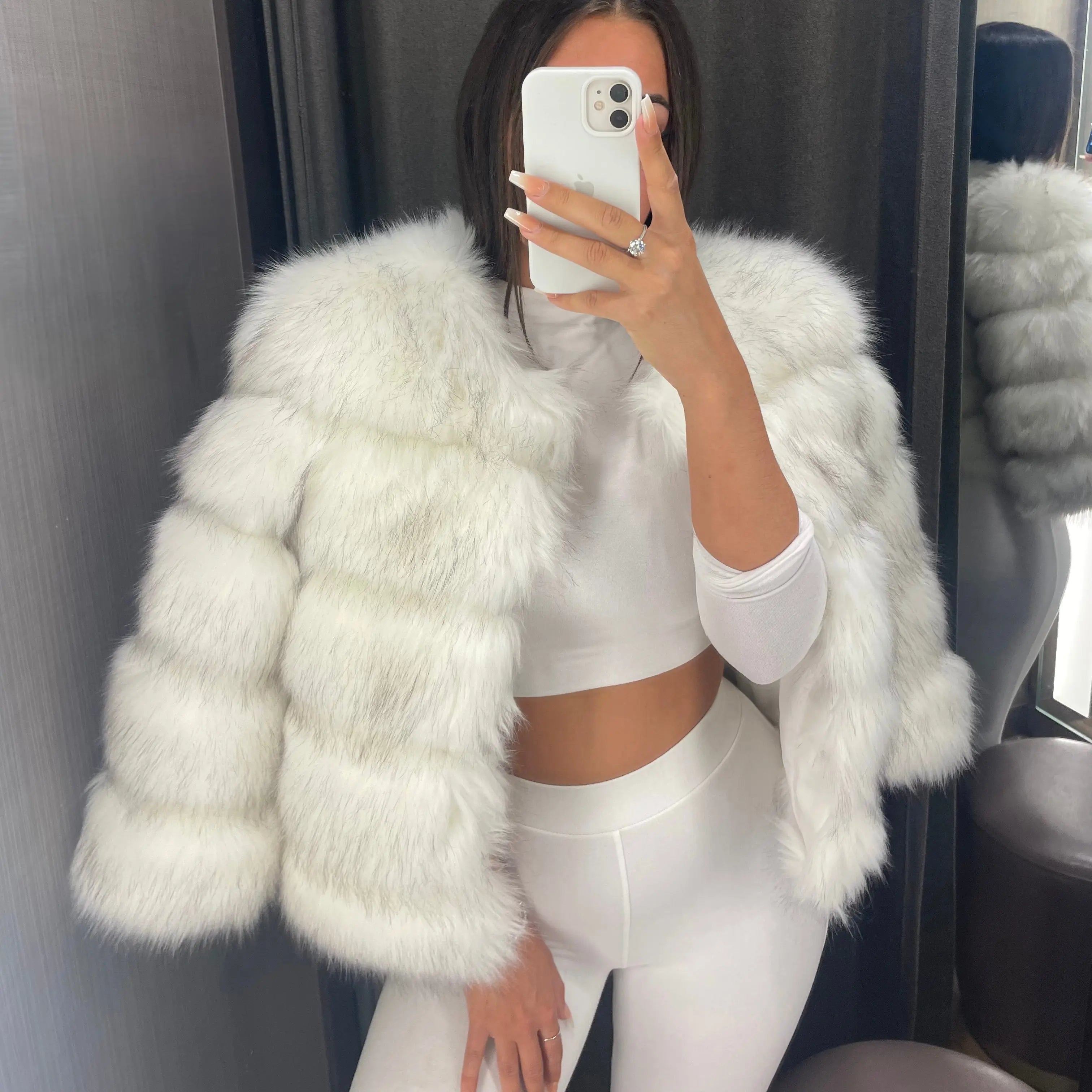 R&B | Hochwertige Kunstfell Jacke Edles Design für Eleganz und Komfort