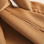 TRENCHCOAT MIT REVERSKRAGEN VON LILIAN-THOURAM