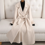 TRENCHCOAT MIT REVERSKRAGEN VON LILIAN-THOURAM