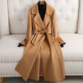 TRENCHCOAT MIT REVERSKRAGEN VON LILIAN-THOURAM