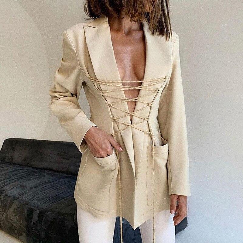 R&B | Blazer mit langen Ärmeln, schwarzen Schnürungen und stilvollen Taschen