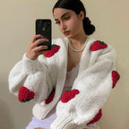R&B | Strickjacke Weiches gestricktes Jacket mit süßen Erdbeeren