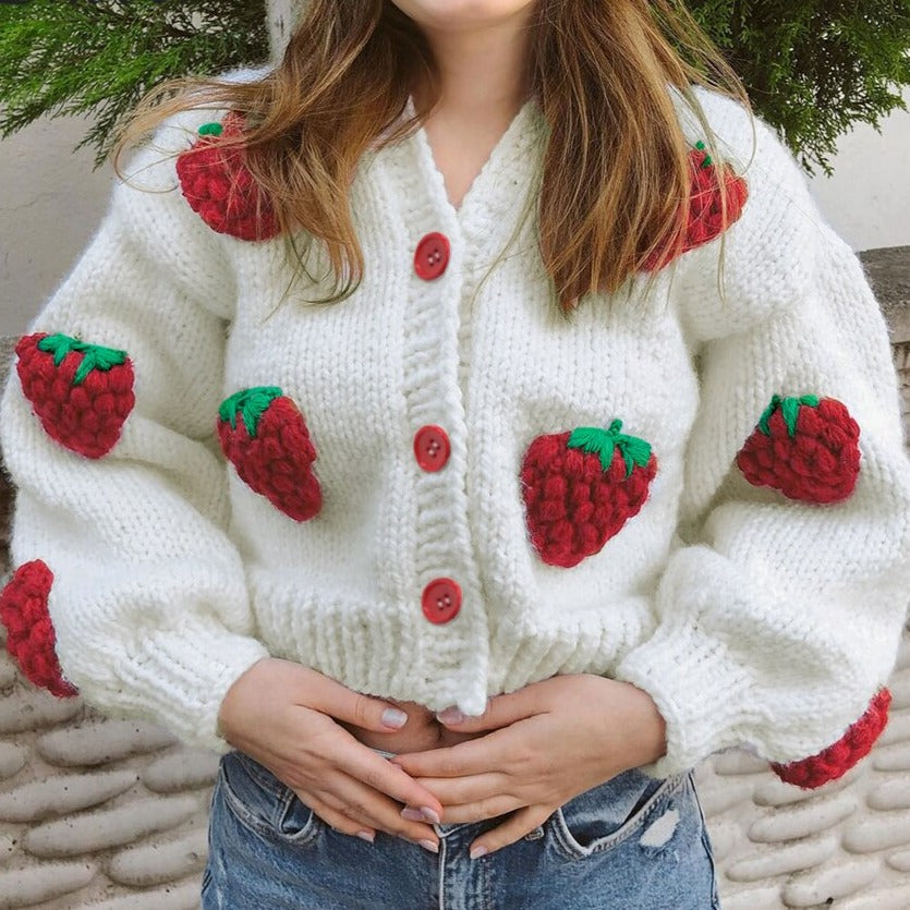 R&B | Strickjacke Weiches gestricktes Jacket mit süßen Erdbeeren