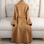 TRENCHCOAT MIT REVERSKRAGEN VON LILIAN-THOURAM